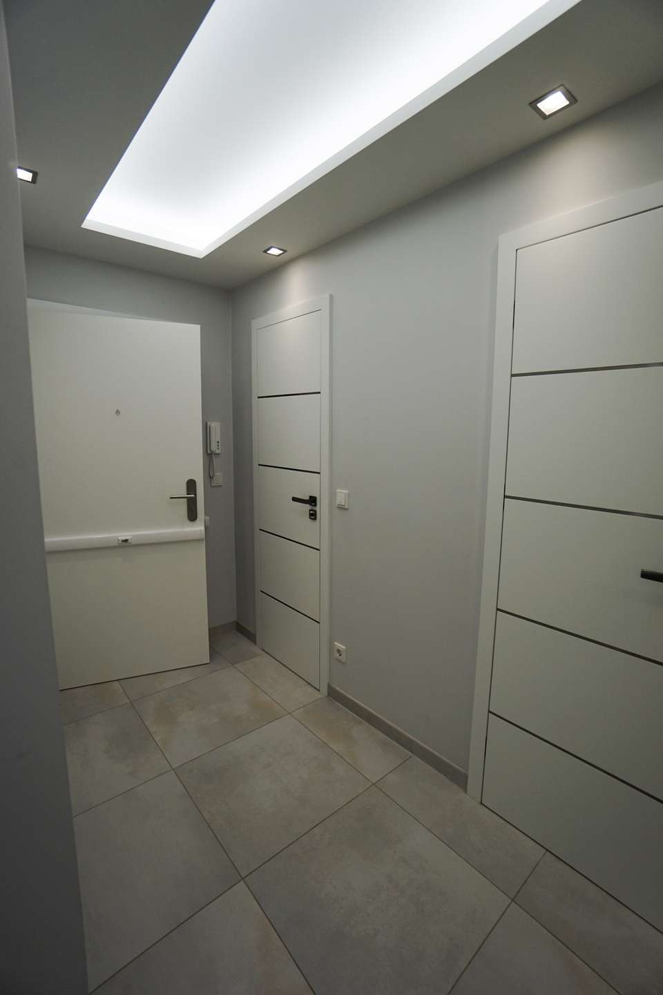 Bilk: Komplett möblierte, kernsanierte 2 Zimmer Wohnung mit Balkon